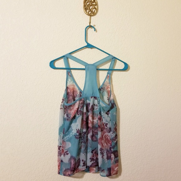 🛍  Floral Halter Tank by Band of Gypsies - Picture 6 of 7